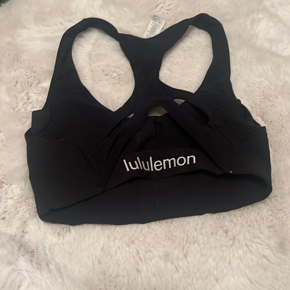 Black lululemon sports bra